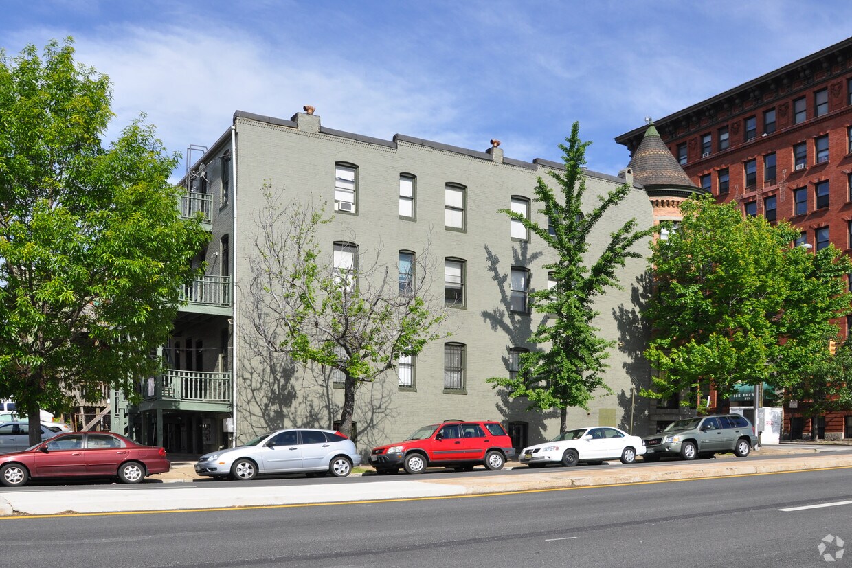 Building Photo - 221-223 E Preston St