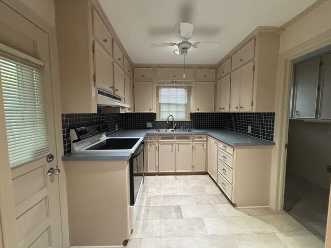 Foto del edificio - 2 bedroom 1 bath home with 1 car garage! Available to Rent or Rent to Own!