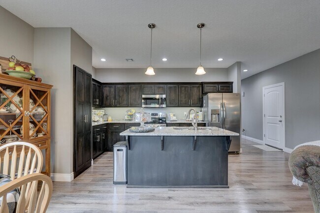 Foto del edificio - 605 Applewood Ln
