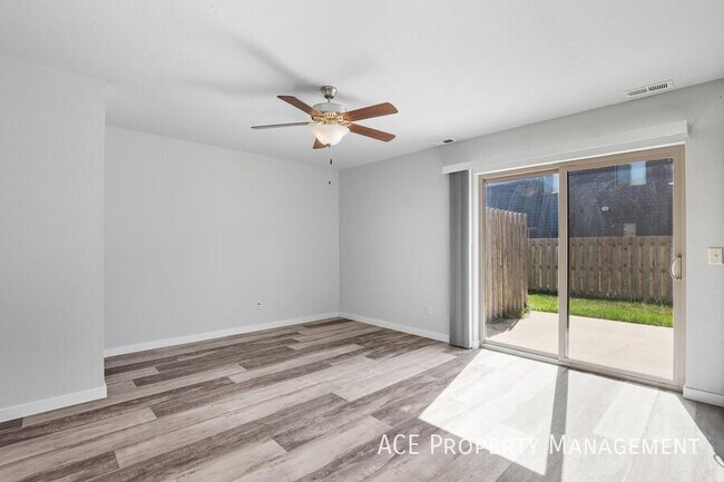 Foto del edificio - 22719 Radar Hill Rd