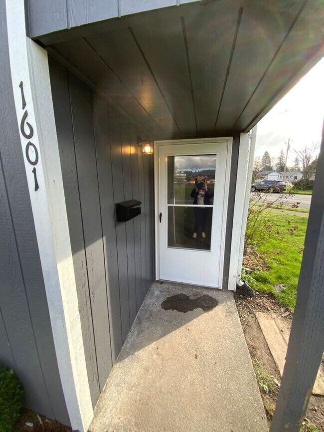 1601 Wood Ave, Sumner, WA 98390 Townhome Rentals in Sumner WA