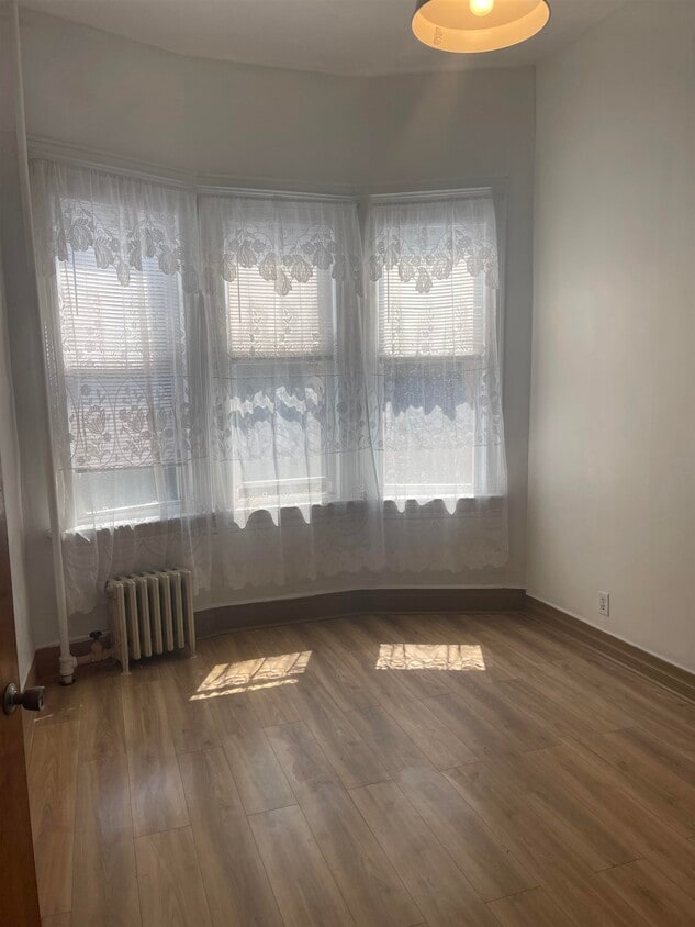 Primary Photo - 582 Jersey Ave