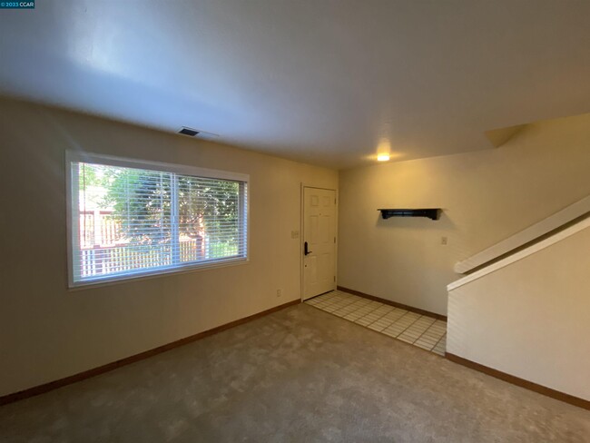 Foto del edificio - 225 Mayhew Way