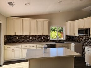 Building Photo - 6141 Starling Dr