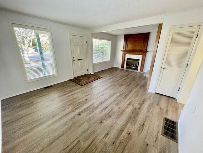 Foto del edificio - Are you looking for a short 3 Month Lease? Discover 2BD/2B Single-Family Home!