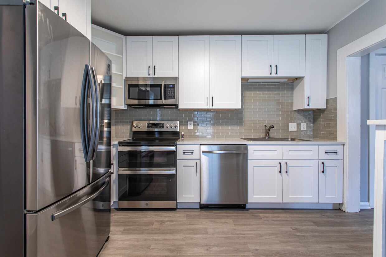 Stainless steel appliances - 894 Ormewood Ave SE