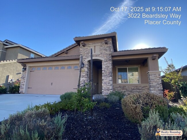 Foto del edificio - Pristinely Maintained Roseville Home with ...