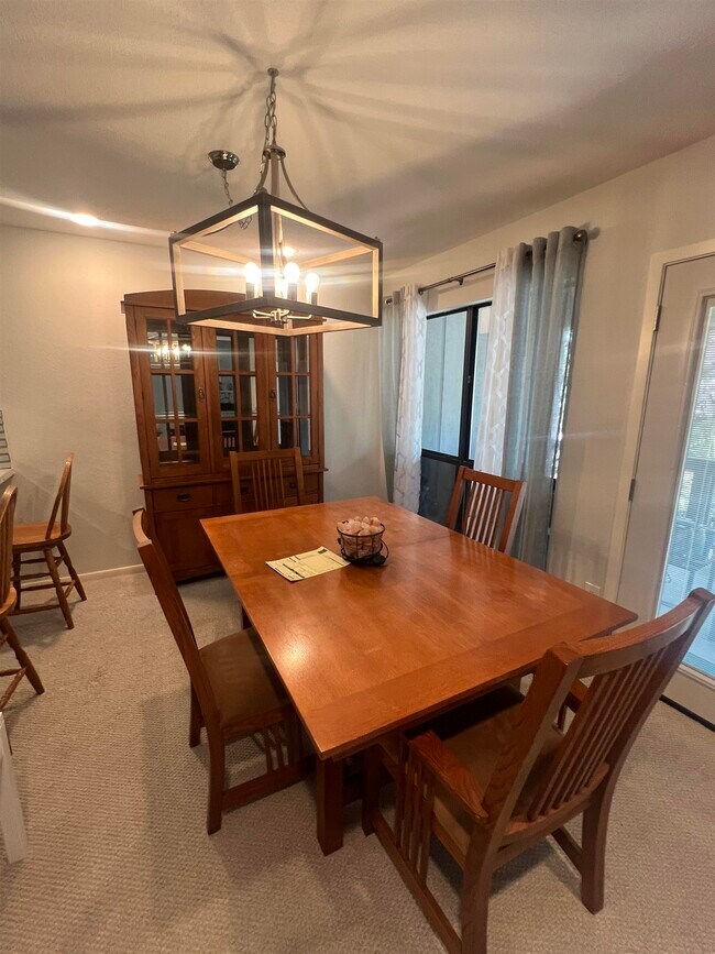 Building Photo - 307 Crestview