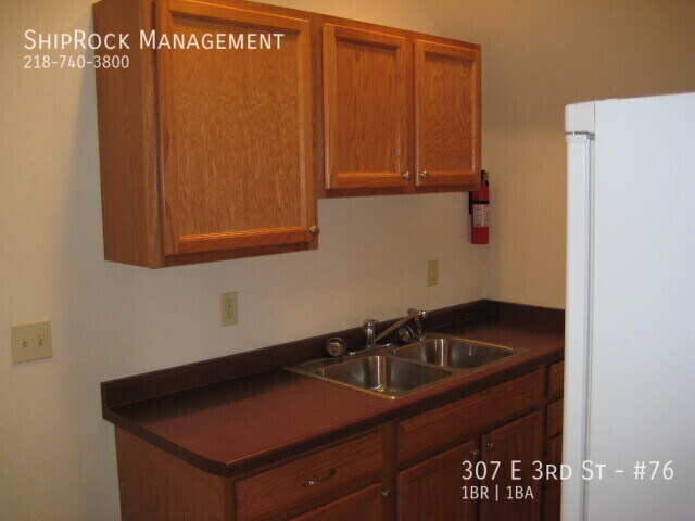 Foto del edificio - 307 E 3rd St