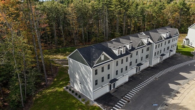 Building Photo - Bayberry Commons- 3 Bedroom 2.5 Bath Townh...