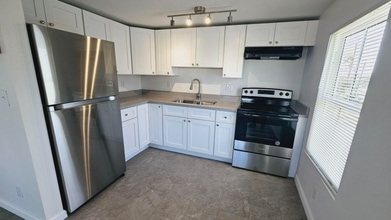 Building Photo - 914 10th St