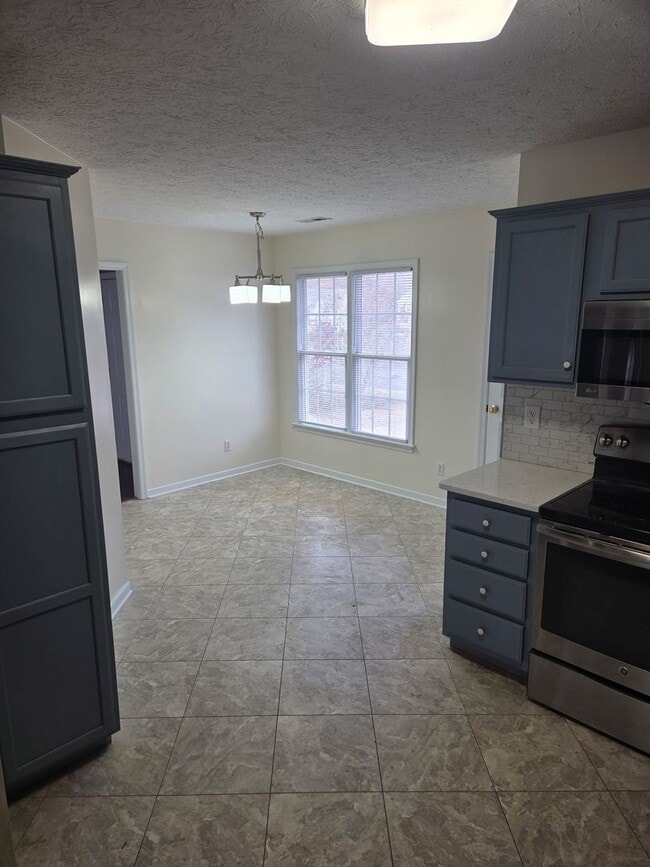 Building Photo - Chesterfield Ranch Style 3 Bedroom, 2 Bathroom in Ashbrook Subdivision