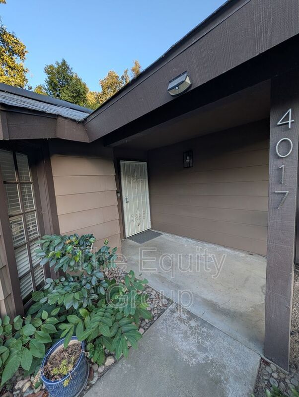 Building Photo - 4017 W Hillsdale Ct