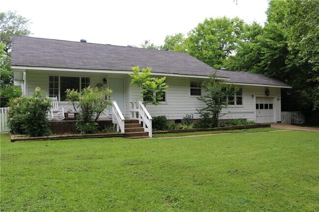 Building Photo - 1843 N Janice Ave