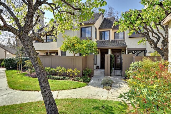 Building Photo - 2071 Foxhall Loop