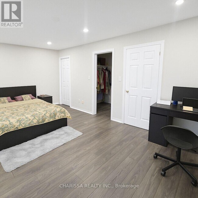 Photo du bâtiment - 6798 Bansbridge Crescent