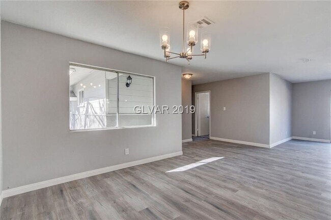 Building Photo - RENOVATED 4BD/2BA W/ SOLAR PANELS! NO POWE...