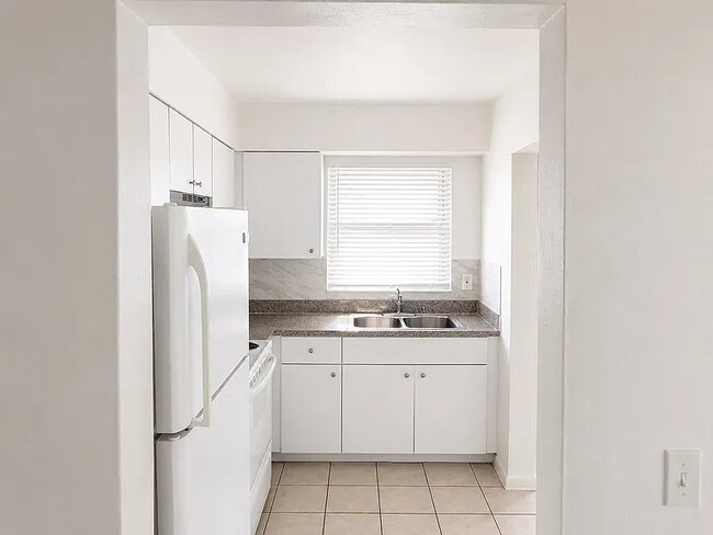 Foto del edificio - 3701 SW 59th Terrace
