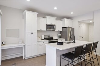 Building Photo - 616 Franklin St