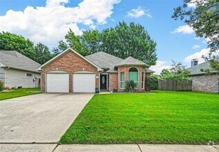 Building Photo - 1735 Parkwood Dr