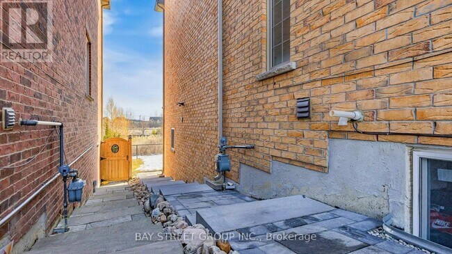 Building Photo - 49 Hopewell St