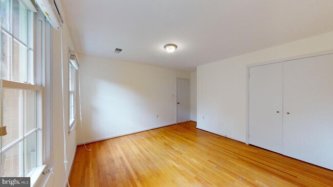 Foto del edificio - 8224 Riverside Rd