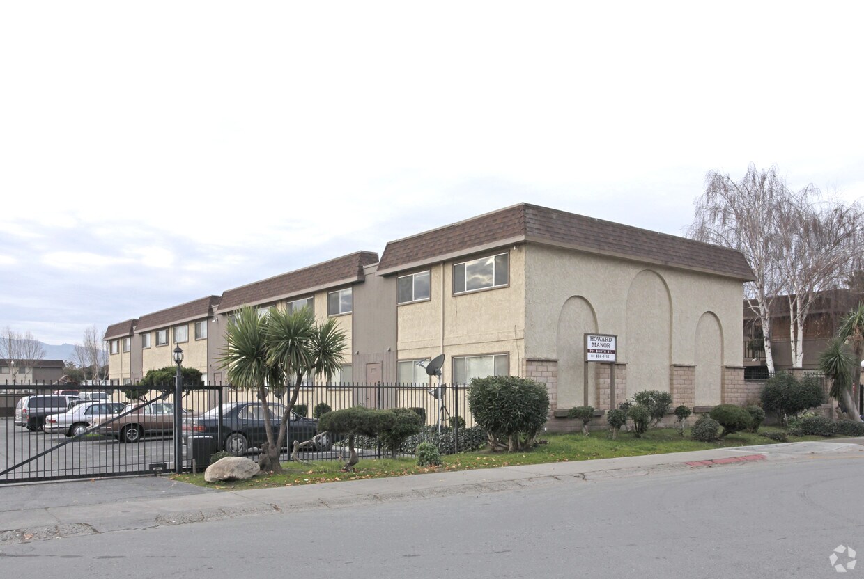 Howard Manor Apartments in Hollister, CA