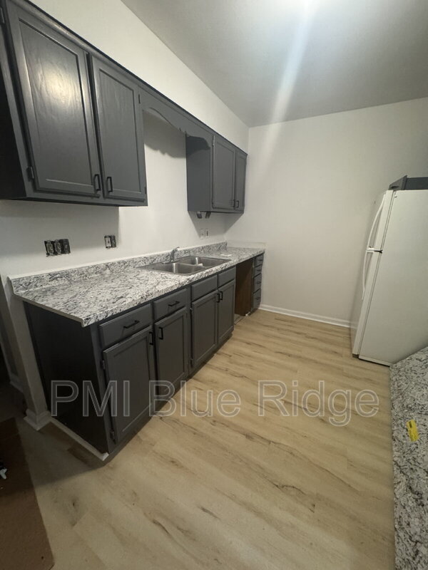 Foto del edificio - 2020 Somerset Dr