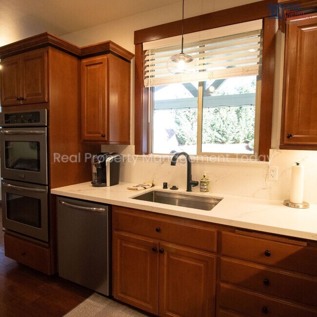 Building Photo - 4 Bedroom House in Puyallup! (Virtual Tour...
