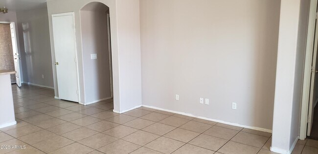 Foto del edificio - 1619 W Hidalgo Ave