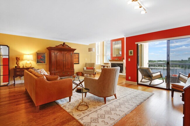 Foto del edificio - 364 Golfview Rd