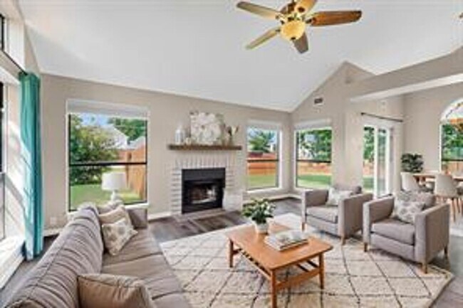Building Photo - Beautifully Updated Home on Spacious Corne...