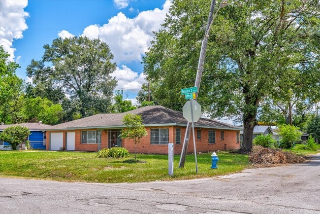 Building Photo - 5611 Milart St