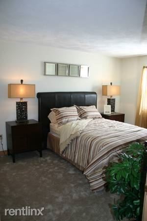 Building Photo - 2 br, 1 bath Apartment - 107 Middlesex Rd