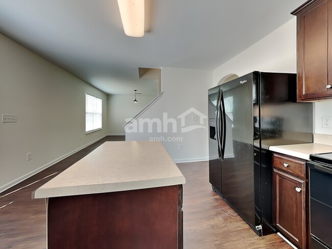 Building Photo - 2718 Quail Oaks Dr