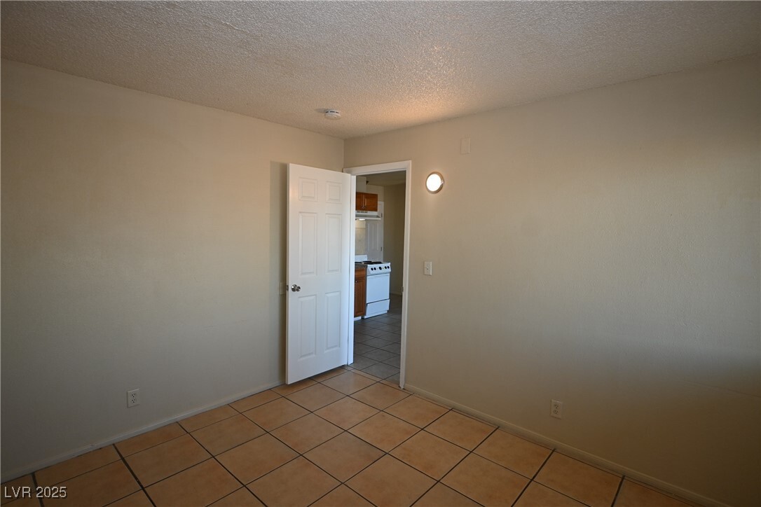Building Photo - 3021 E Carey Ave