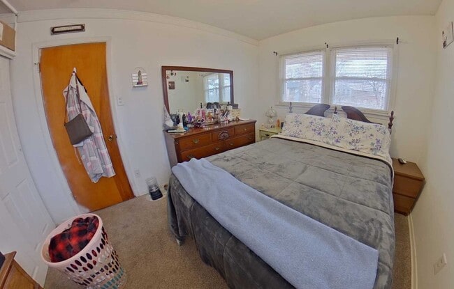 Building Photo - Fenced-in Yard + Washer & Dryer Included + Off-Street Parking! Available Now!