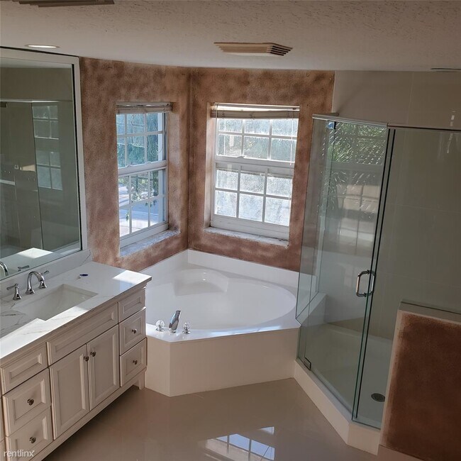 Foto del edificio - 5 br, 4 bath House - 4738 NW 119th Ave