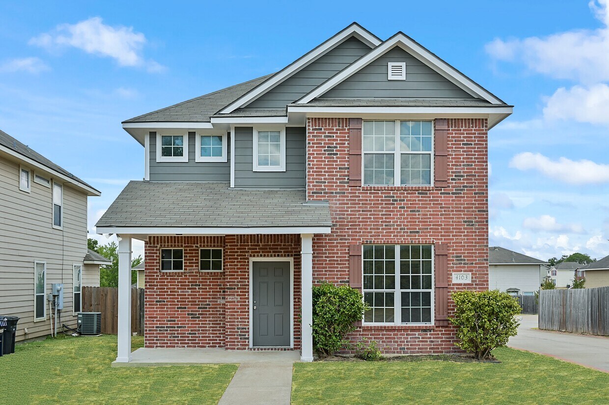 Foto principal - 4103 McFarland Dr