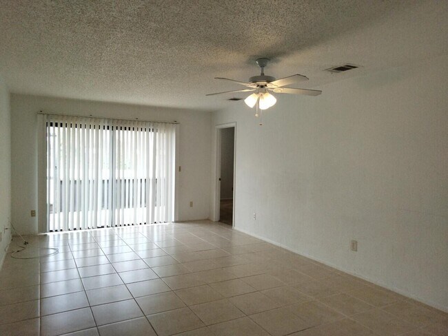 Foto del edificio - 872 SW Monica St
