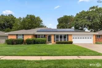 Building Photo - 2824 Barrywood Dr