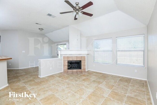 Foto del edificio - 8201 Cedarcrest Ln