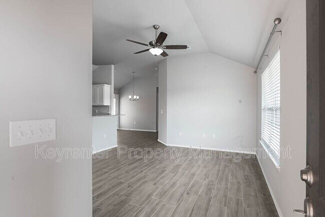 Building Photo - 918 Tarry Town Dr
