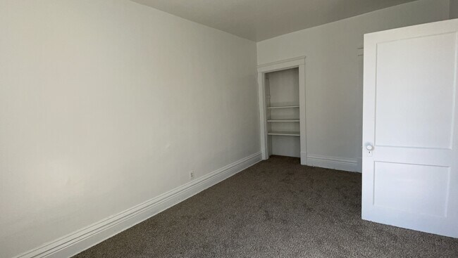 Building Photo - 470 7th St