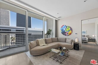 Building Photo - 2025 Ave of the Stars