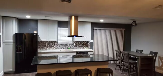 Foto del edificio - 15865 Shatterway Ln