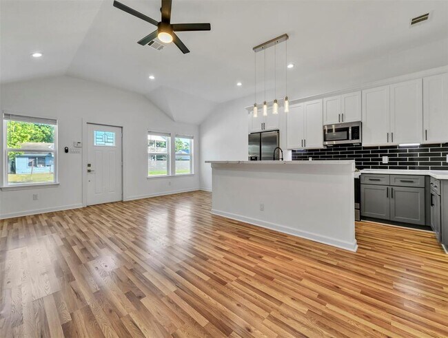 Foto del edificio - 7323 Iwo Jima Rd