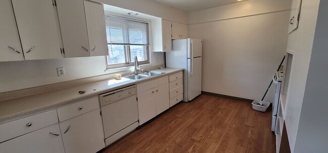 Building Photo - 2 bed 1 bath Sparks Duplex Home for Rent