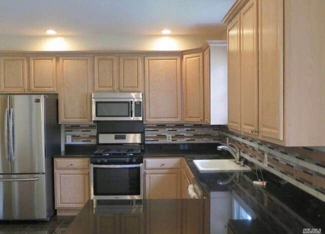 Foto del edificio - 7811 Shore Rd