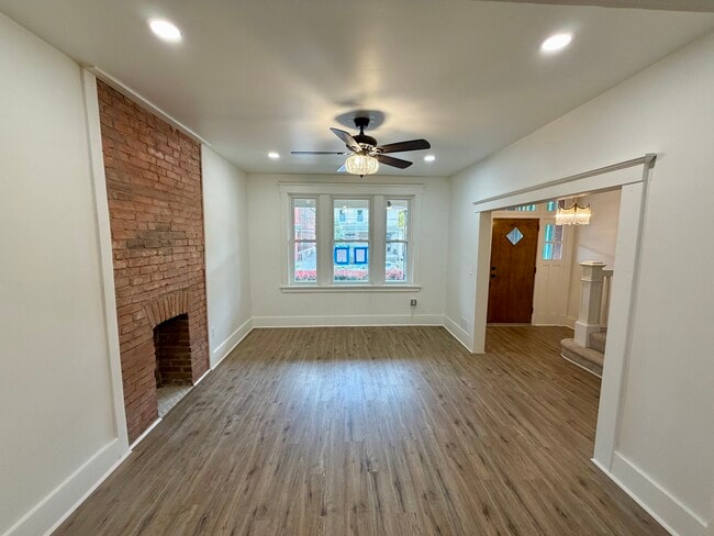 Building Photo - 226 Gross St